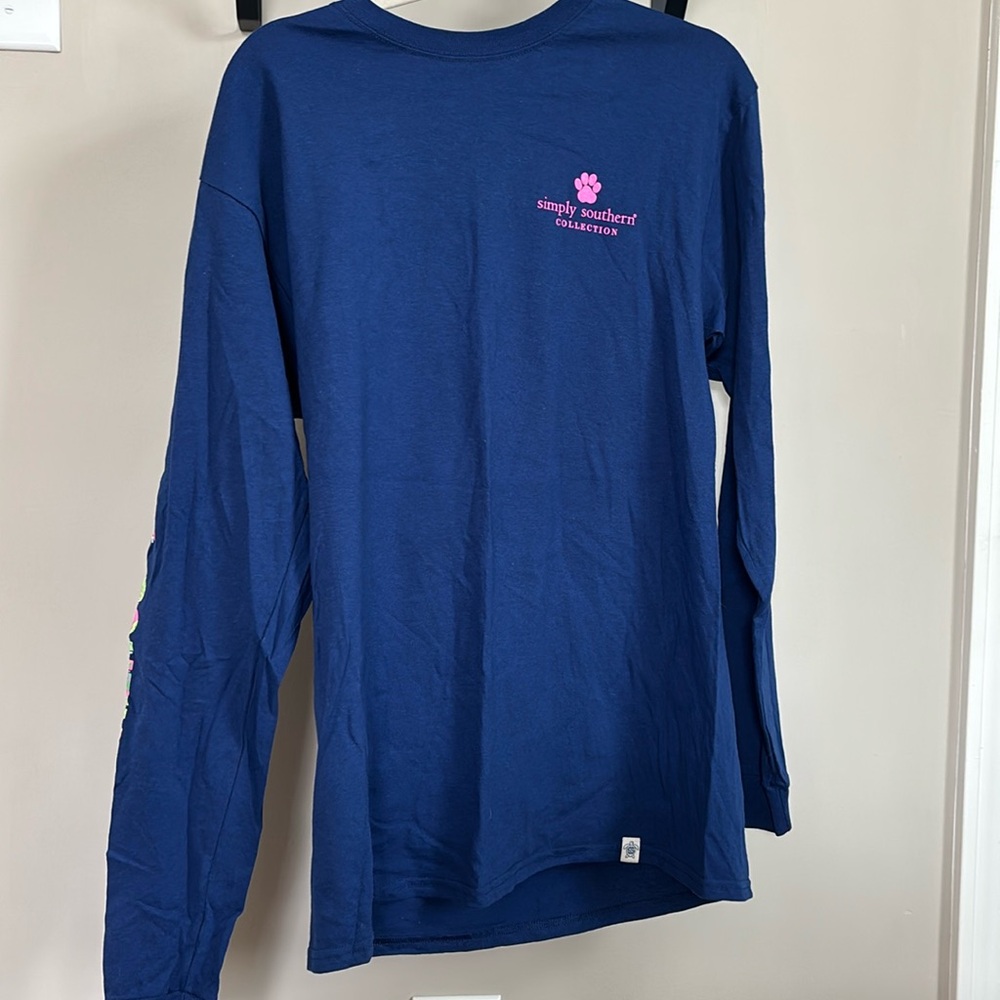 Women’s (M) Long sleeve simply southern with golden retriever on back